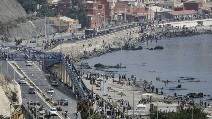 المغرب: معلومات مضللة وشبكات إتجار بالبشر وراء موجة العبور إلى سبتة