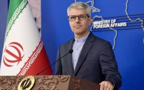 إيران تعلن استدعاء السفير الفرنسي احتجاجا على “التدخل” في شؤونها