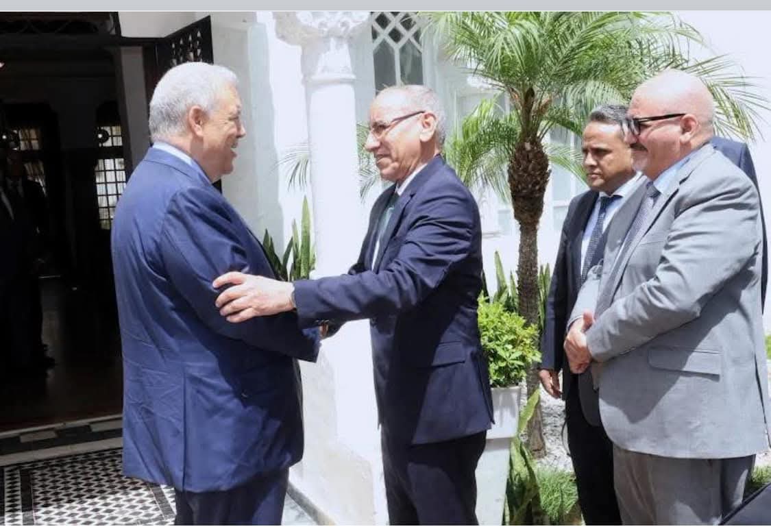 وزير الداخلية يُجري مباحثات مع نظيره المغربي