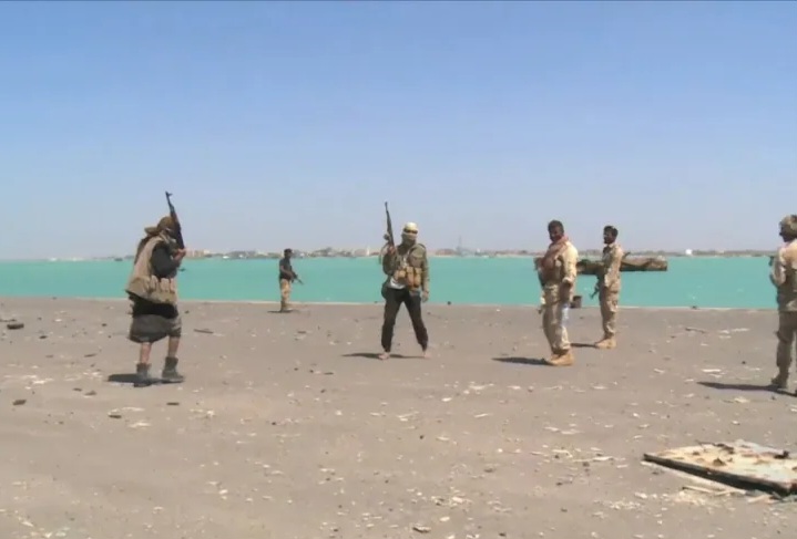 اليمن يعلن حظر الملاحة على السفن السعودية في البحر الأحمر